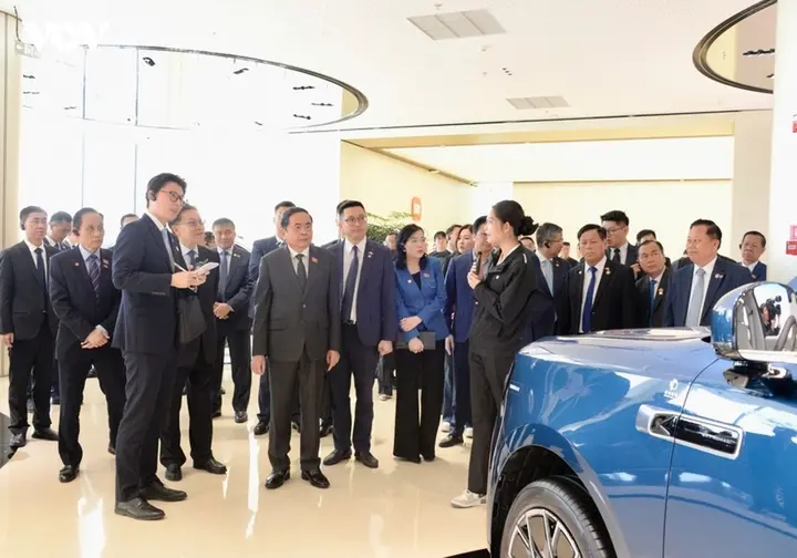 Chủ tịch Quốc hội mời gọi doanh nghiệp công nghệ Trung Quốc đầu tư tại Việt Nam