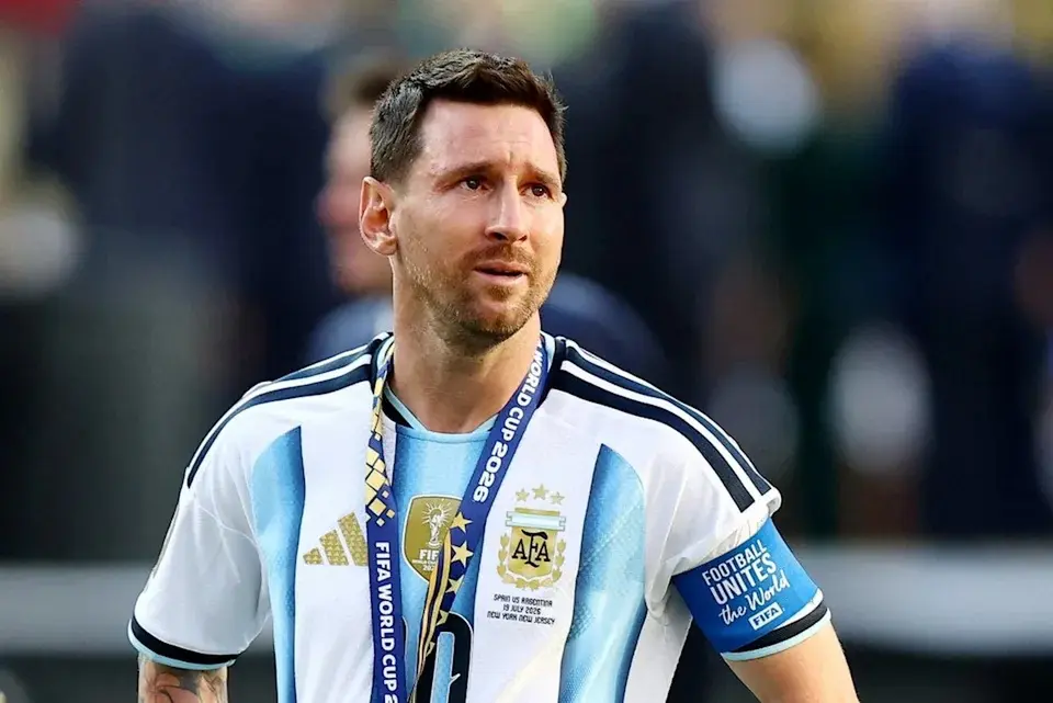 Trận chia tay của Messi vướng tranh cãi