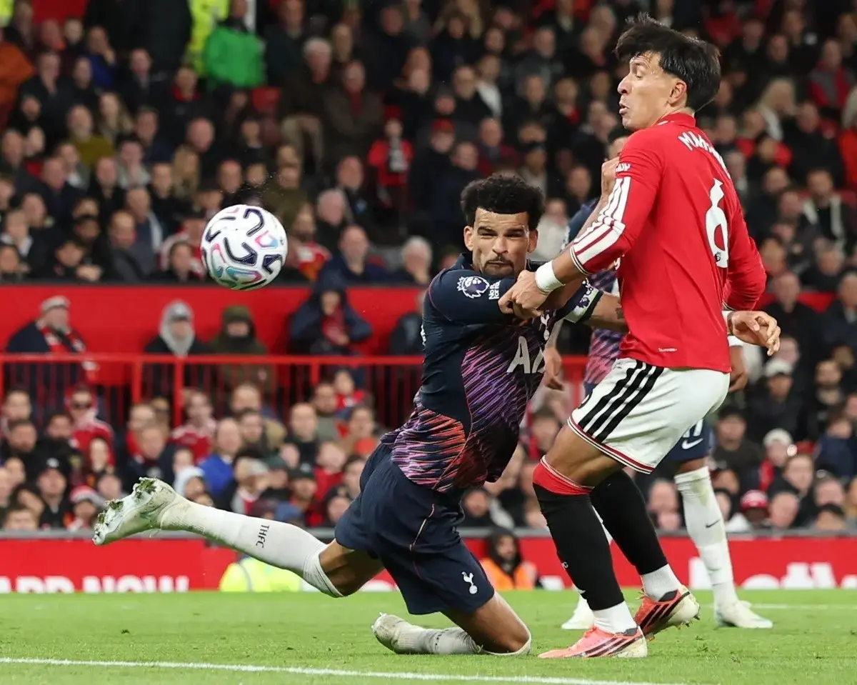 Bruno Fernandes giận dữ