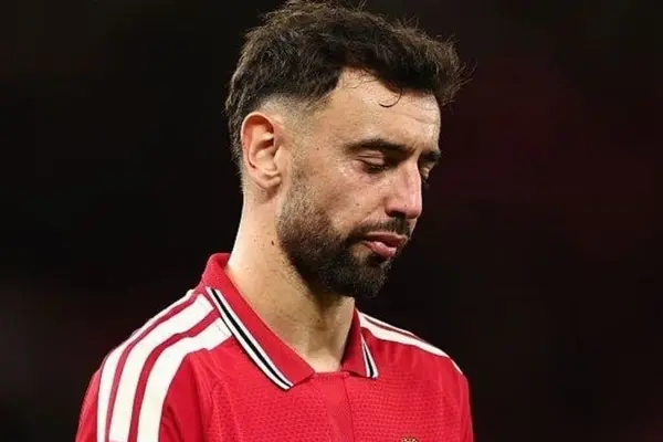 Bruno Fernandes giận dữ