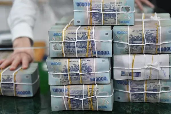 Reuters: Ngân hàng Việt sắp đón làn sóng vốn ngoại lớn chưa từng có
