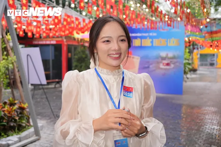 'Trở về thời khắc thiêng liêng' ở Hà Nội: Hiểu lịch sử để thêm yêu đất nước