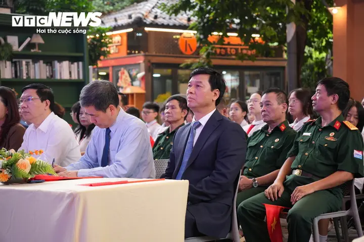 Người dân Thủ đô sống lại thời khắc lịch sử nhờ công nghệ thực tế ảo VR
