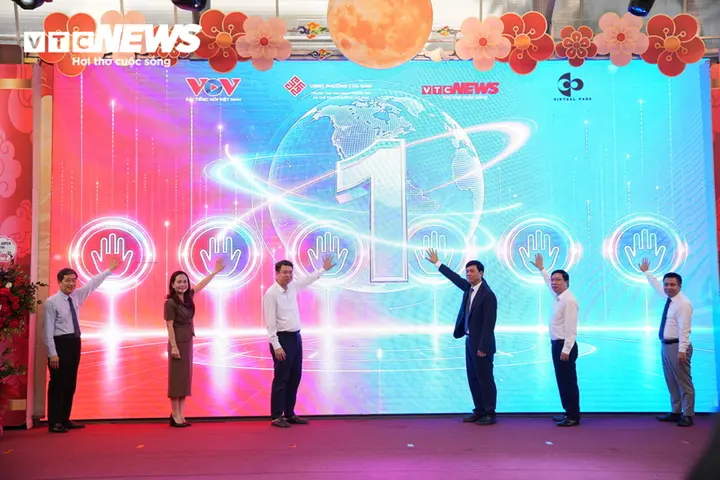 Người dân Thủ đô sống lại thời khắc lịch sử nhờ công nghệ thực tế ảo VR