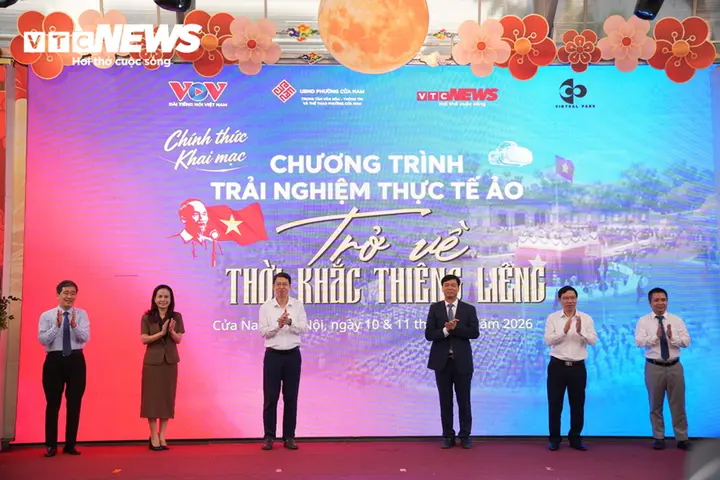 Người dân Thủ đô sống lại thời khắc lịch sử nhờ công nghệ thực tế ảo VR
