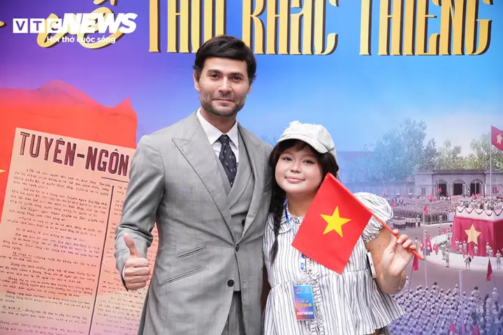 Người dân Thủ đô sống lại thời khắc lịch sử nhờ công nghệ thực tế ảo VR