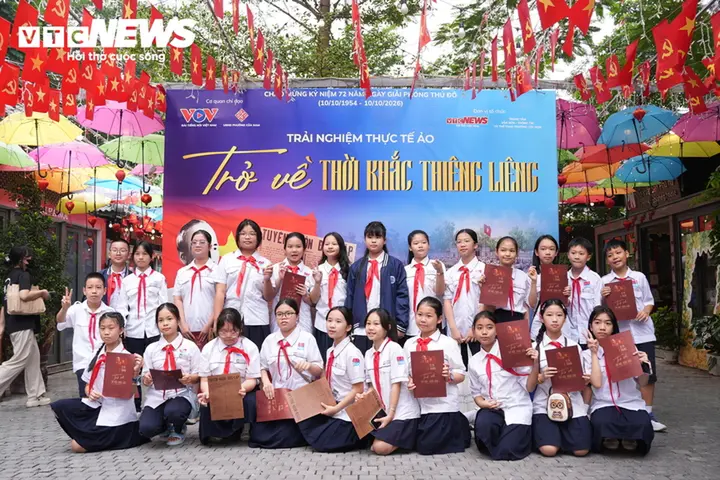 Người dân Thủ đô sống lại thời khắc lịch sử nhờ công nghệ thực tế ảo VR