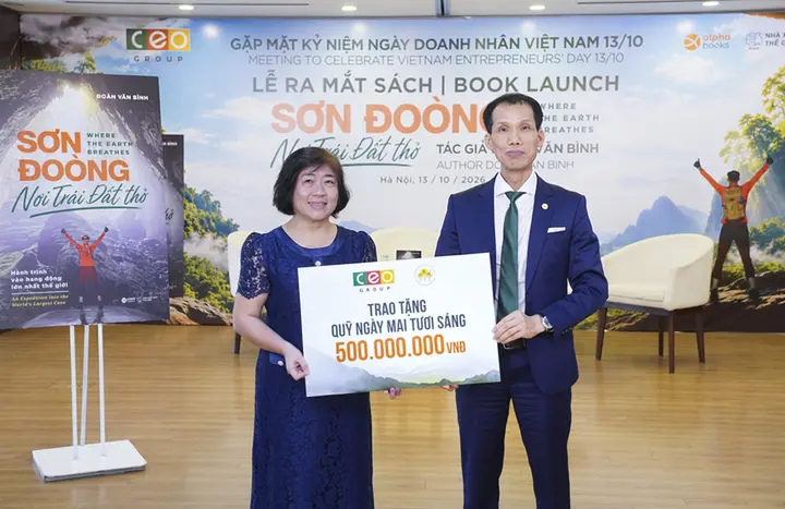 Doanh nhân Đoàn Văn Bình ra mắt sách 'Sơn Đoòng - Nơi trái đất thở' dịp 13/10