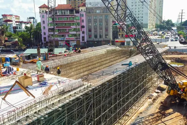 Nút giao 786 tỷ đồng ở Hà Nội đúc phiến dầm đầu tiên sau nhiều năm đình trệ