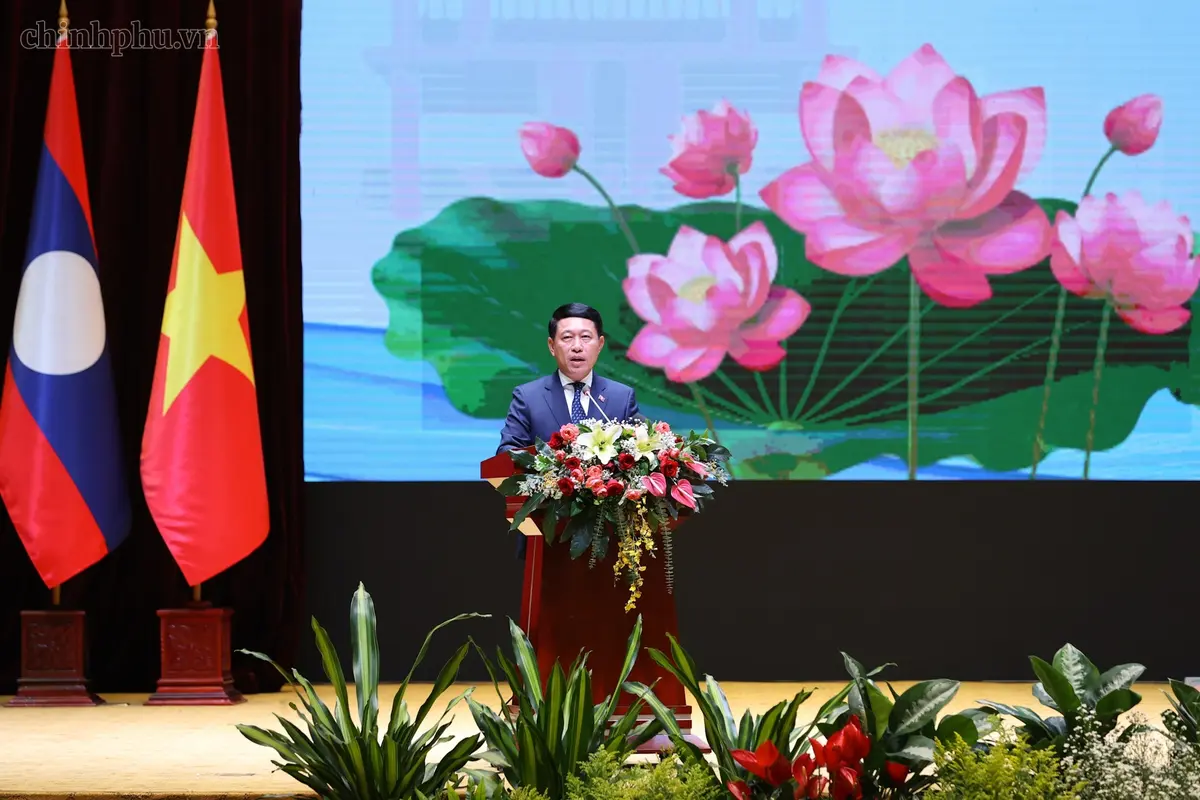 Việt Nam - Lào trao 17 văn kiện đầu tư trị giá hàng tỷ USD