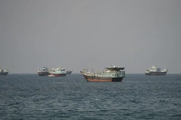 Iran nã đạn vào siêu tàu dầu thứ 3 tại eo biển Hormuz