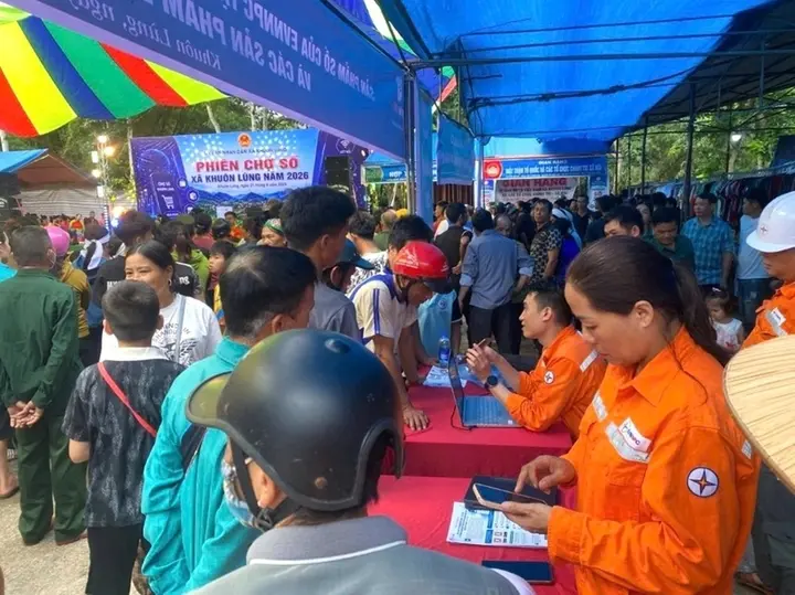 Thắp sáng 'vùng lõm', mở đường tương lai: Xây dựng công dân số, gia đình số