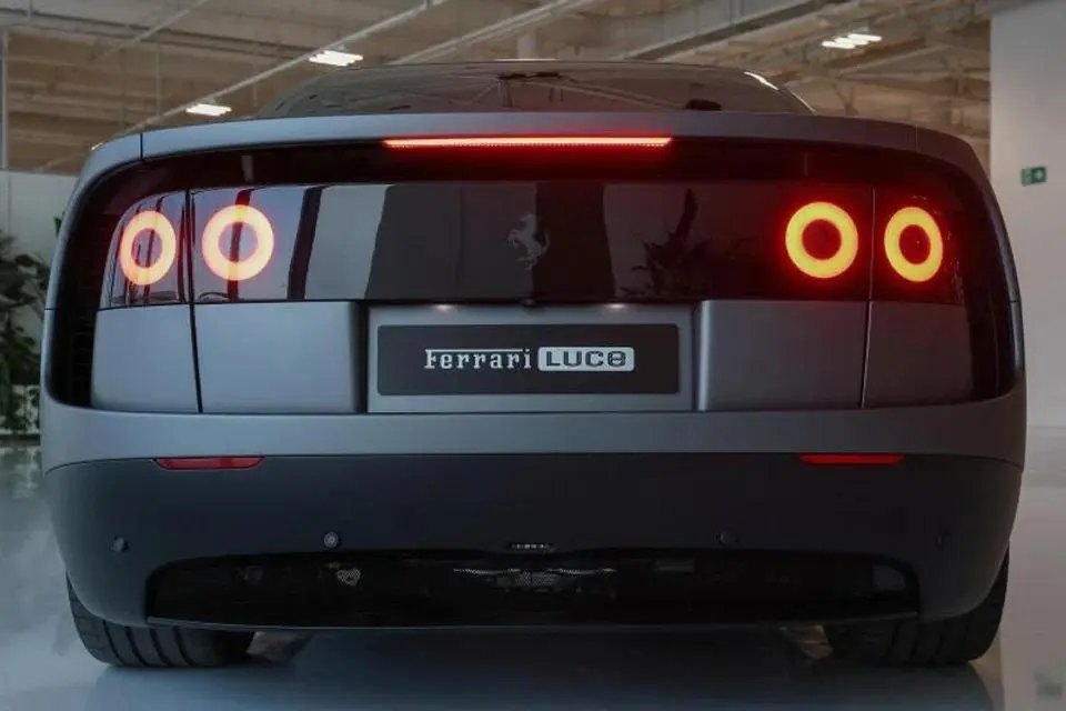 Ferrari phát triển chiếc xe điện đầu tiên sau câu nói của Jeff Bezos