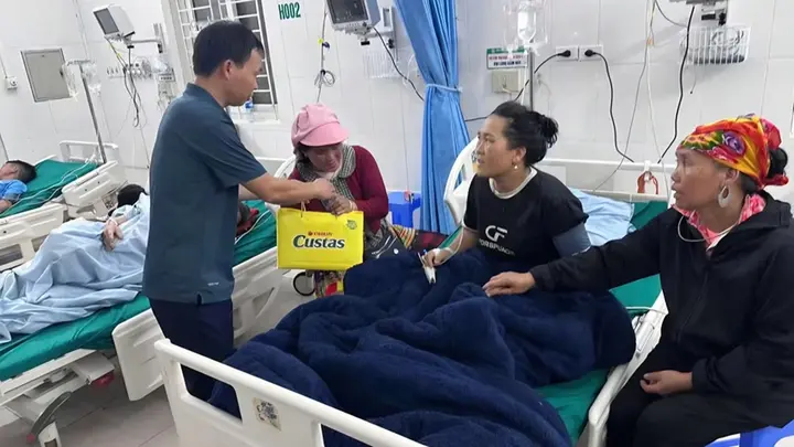 Đang trú mưa trong lều, 4 người ở Sơn La bị sét đánh