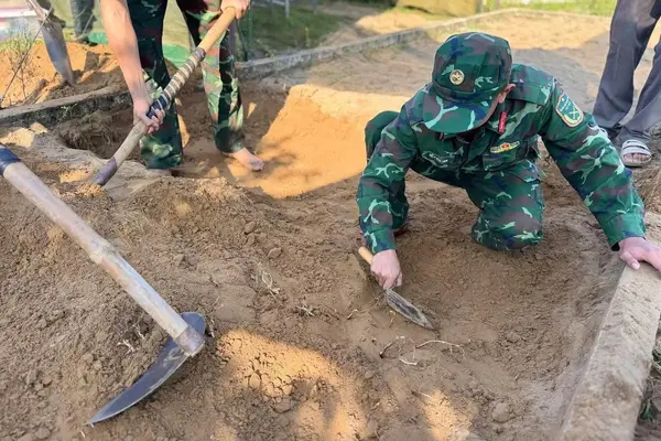 Từ thông tin người dân cung cấp, tìm thấy 14 hài cốt liệt sĩ
