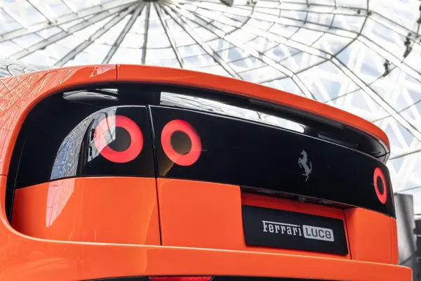 Ferrari phát triển chiếc xe điện đầu tiên sau câu nói của Jeff Bezos