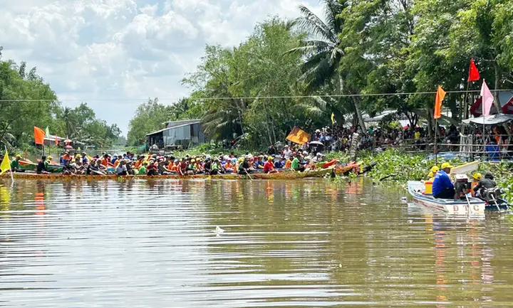 Hình ảnh đồng bào Khmer đón mừng Lễ Sene Dolta đầm ấm, hạnh phúc