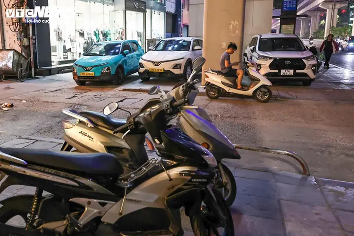 Giá gửi ô tô ở trung tâm Hà Nội thay đổi ra sao theo bảng giá mới?