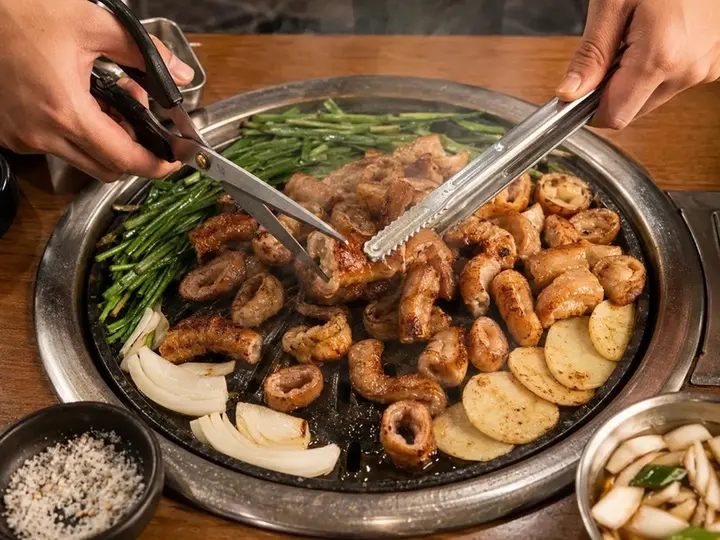 Vì sao người Hàn Quốc chuộng lòng bò hơn lòng lợn?