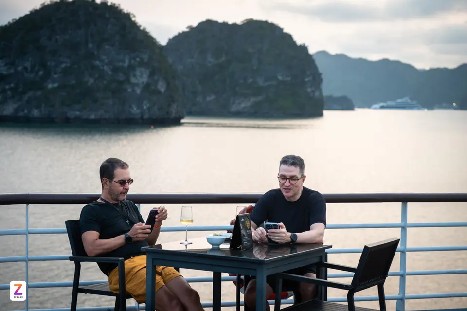 Báo ngoại: 'Du khách nên chiêm ngưỡng vịnh Hạ Long một lần trong đời'