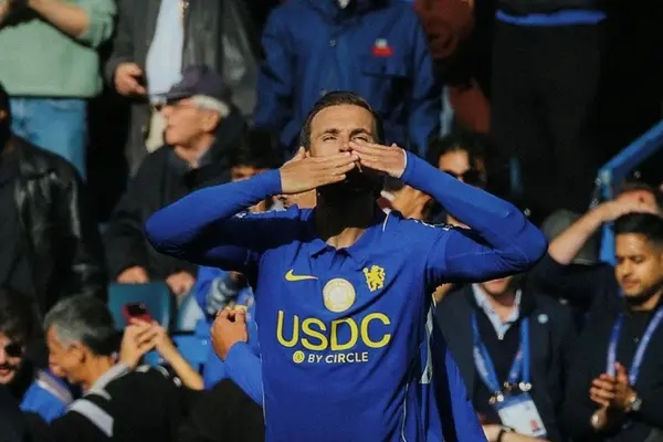 Lão tướng 36 tuổi lập cú đúp giúp Chelsea thắng 5-1