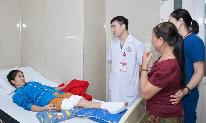 Cô giáo mất chân khi cứu học trò được bệnh viện hỗ trợ toàn bộ chi phí điều trị
