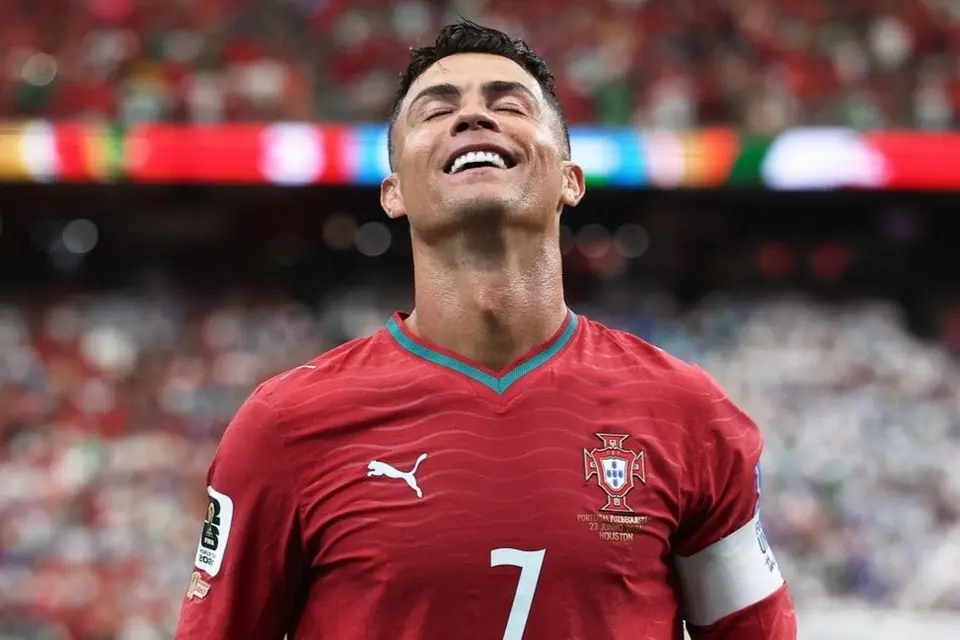 Viễn cảnh Ronaldo làm cầu thủ kiêm HLV Bồ Đào Nha