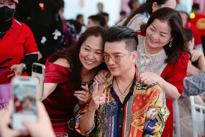 Những hình ảnh chưa được hé lộ trong đám cưới của Hoài Lâm