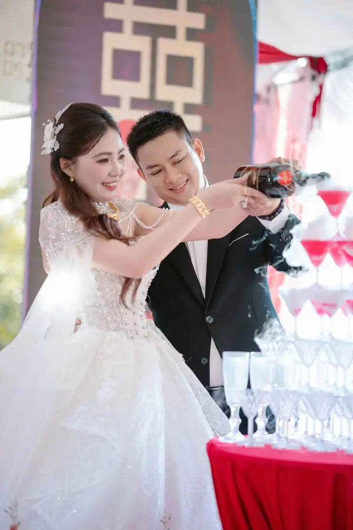 Những hình ảnh chưa được hé lộ trong đám cưới của Hoài Lâm