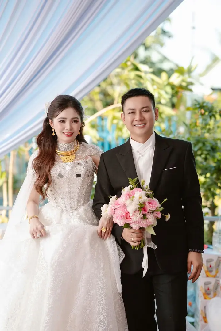Những hình ảnh chưa được hé lộ trong đám cưới của Hoài Lâm