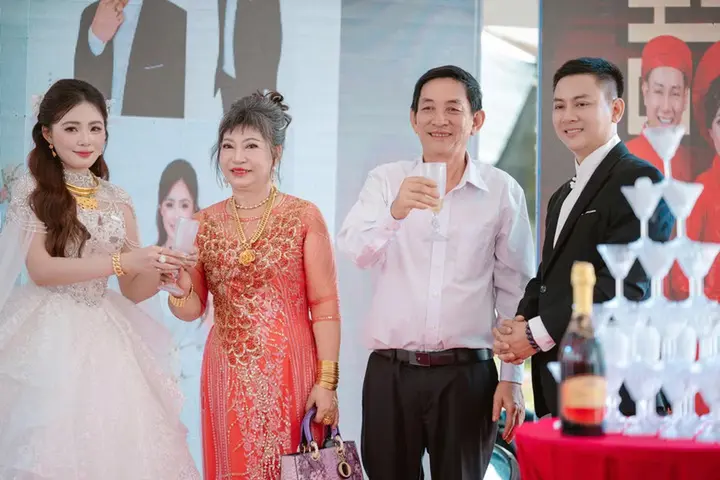 Những hình ảnh chưa được hé lộ trong đám cưới của Hoài Lâm