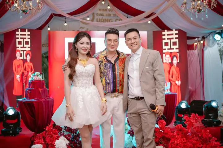 Những hình ảnh chưa được hé lộ trong đám cưới của Hoài Lâm