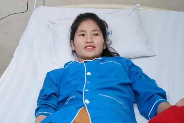 Cô giáo mất chân khi cứu học trò được bệnh viện hỗ trợ toàn bộ chi phí điều trị
