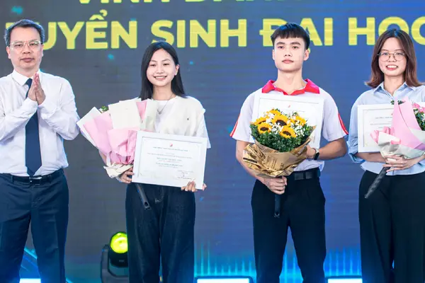 Học viện Y - Dược học cổ truyền Việt Nam chào đón gần 1.300 tân sinh viên