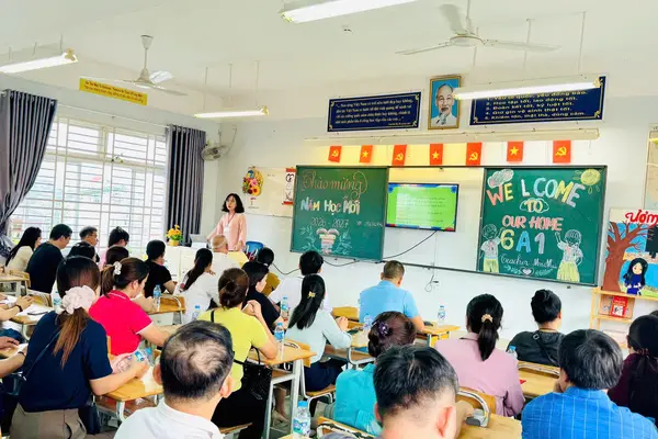 Từ 15/11, bỏ quỹ phụ huynh: Nhẹ gánh đóng góp, lo khoản chi phát sinh