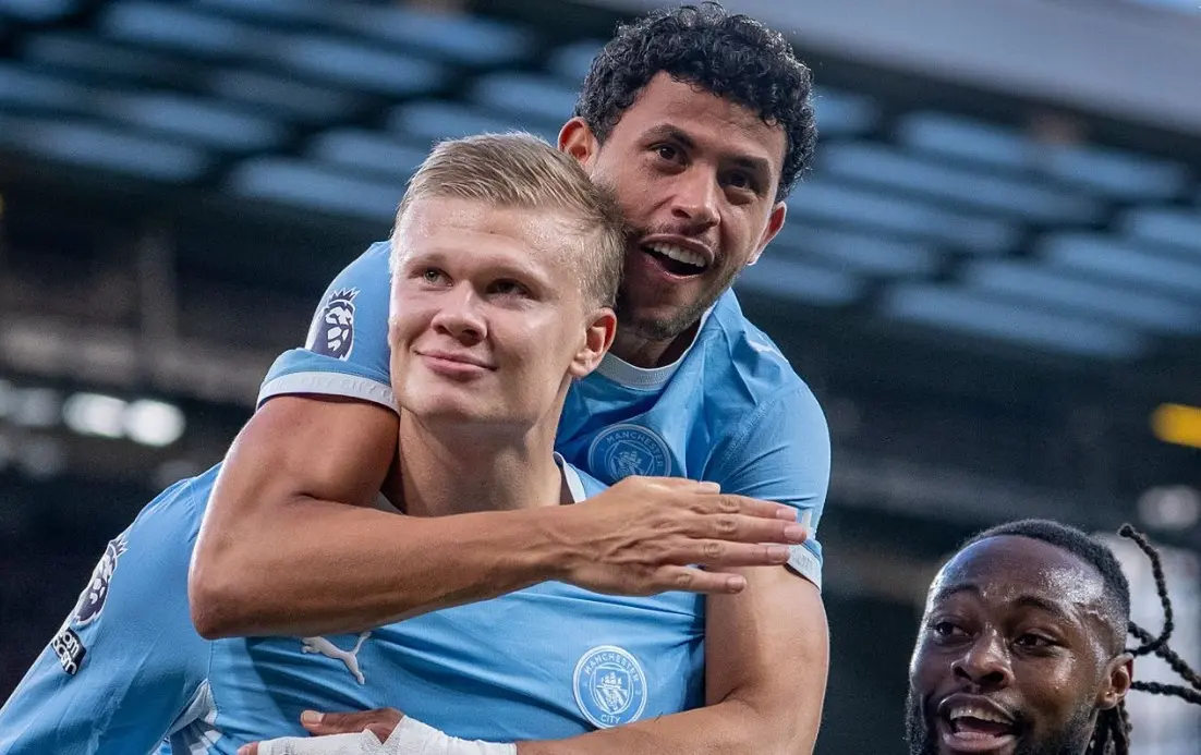 Anfield hô ‘gian lận’, còn Haaland đáp lại bằng bàn thắng