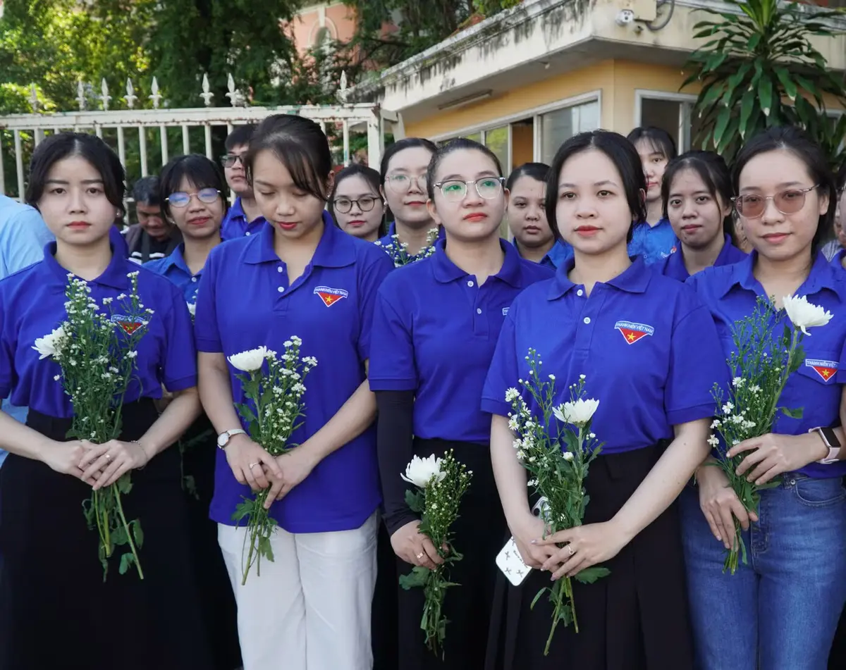 Những khoảnh khắc lắng đọng ngày tiễn đưa 731 liệt sĩ về an nghỉ bên đồng đội