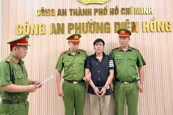 Tạm giữ hình sự đối tượng có nồng độ cồn dùng dao tấn công CSGT tại TP.HCM