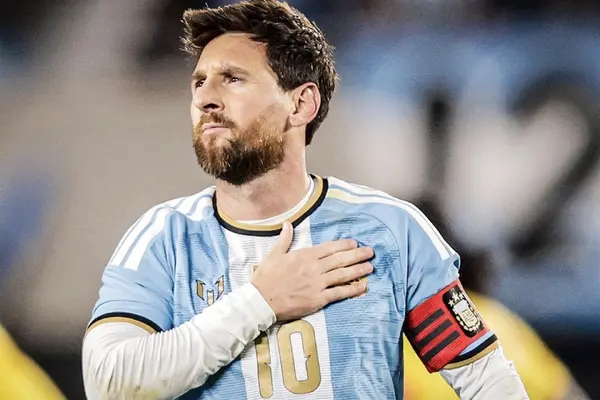 Messi làm được gì ngày chia tay tuyển Argentina?