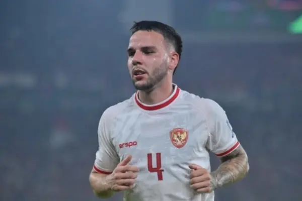 Cầu thủ Đông Nam Á đầu tiên ra sân ở Champions League