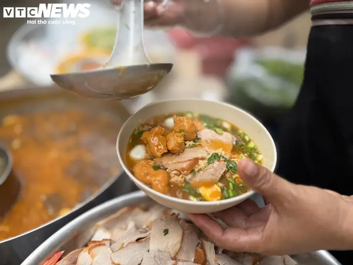 20.000 - 30.000 đồng chỉ đủ xôi, bánh mì: Bữa sáng ở TP.HCM ngày càng đắt đỏ?