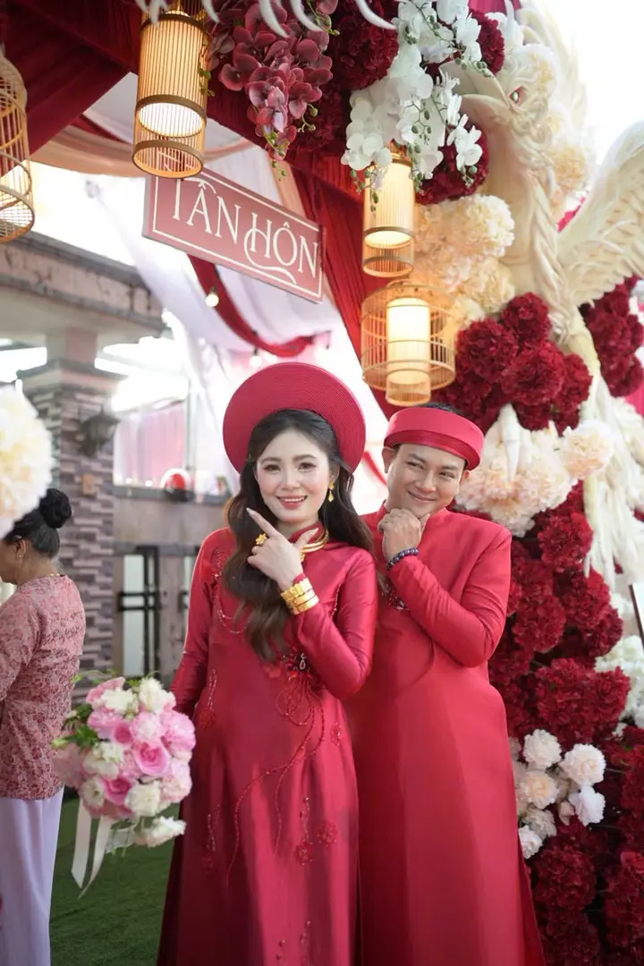 Những hình ảnh chưa được hé lộ trong đám cưới của Hoài Lâm