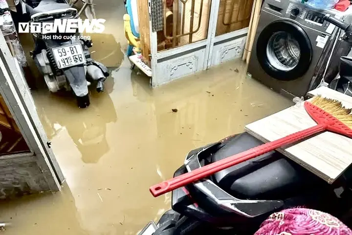 Xác minh thông tin có người tử vong nghi do điện giật lúc ngập nước ở TP.HCM