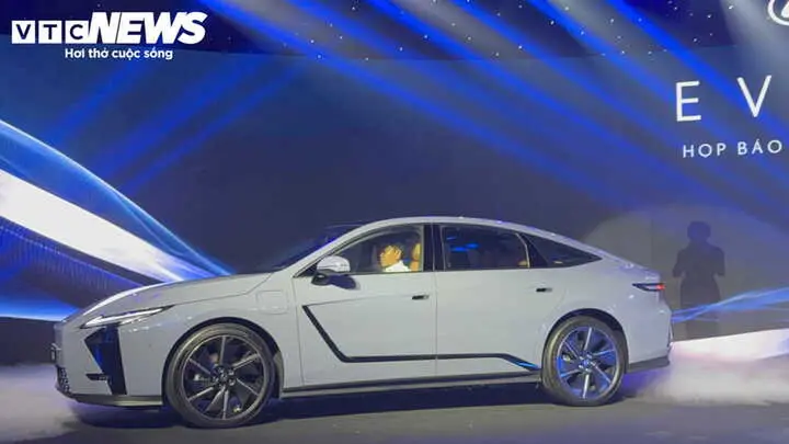 Cận cảnh Lexus ES thế hệ mới tại Việt Nam, giá từ 2,34 tỷ đồng
