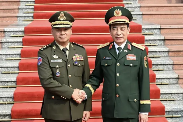 Đại tướng Phan Văn Giang hội đàm với Bộ trưởng Quốc phòng Campuchia