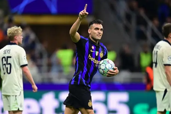 Cú hat-trick gây ngỡ ngàng ở Champions League