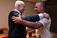 Mặc áo dính máu gặp Thủ tướng Israel, kể chuyện chặn cơ phó cướp máy bay