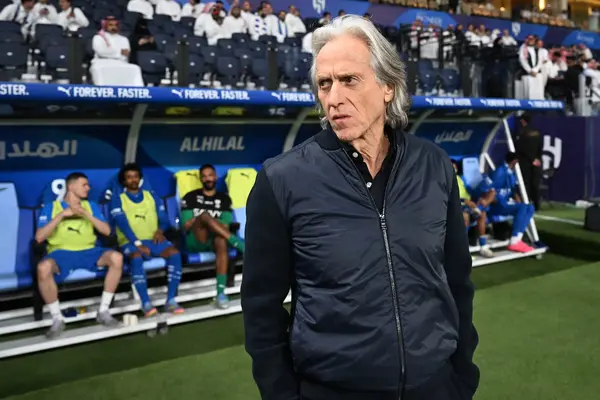 Ronaldo bỏ đội tuyển Bồ Đào Nha, HLV Jorge Jesus nói 'lương tâm thanh thản'