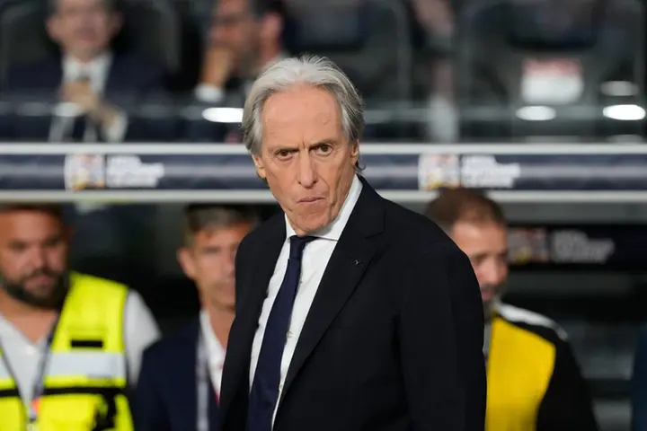 Trước Ronaldo, HLV Jorge Jesus từng thẳng thay loại Neymar