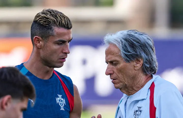 Báo Bồ Đào Nha: 'Còn HLV Jesus, Ronaldo hết cửa trở lại đội tuyển'